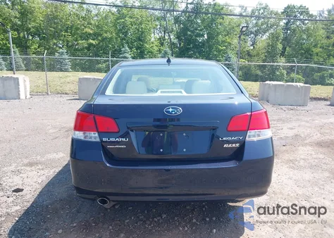 2013 Subaru Legacy 2.5I Limited z USA, uszkodzony, nr VIN 4S3BMBK61D3031644